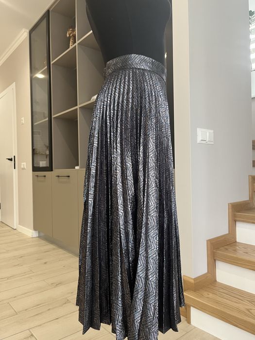 Спідниця міді з плесіровкою