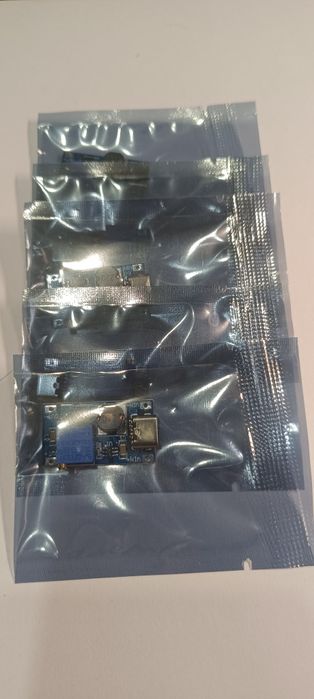 Регулюємий модуль підвищення напруги