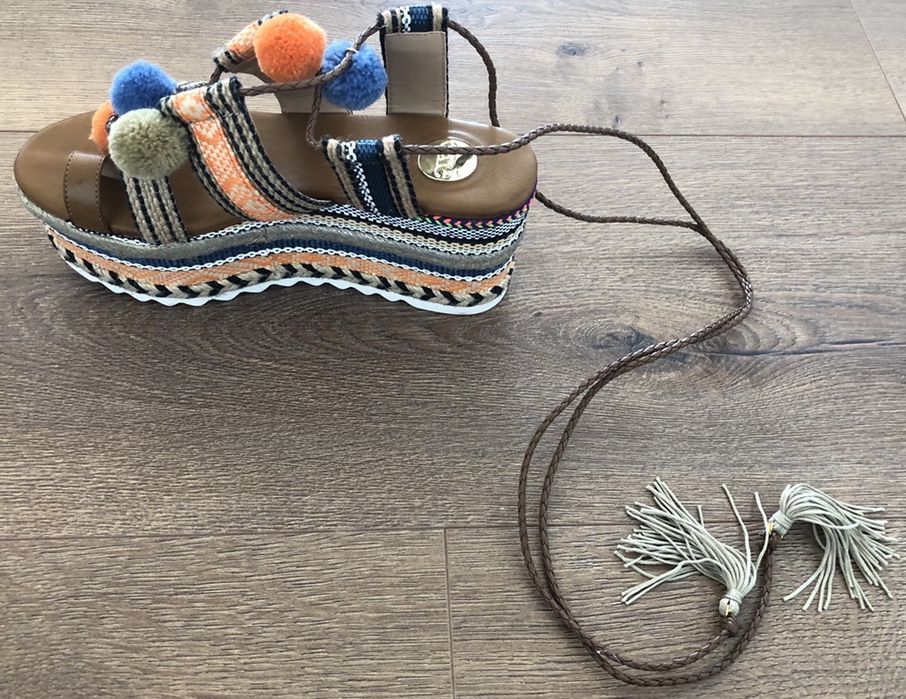 Sandalias marca EXE novas tam. 37