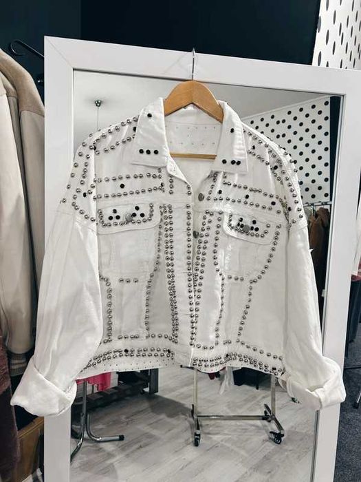 Kurtka z kamieniami nitami S M varlesca chicaca