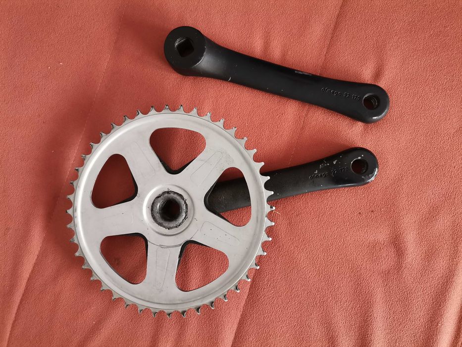 korba OFMEGA włoska jednorzędowa single speed  ostre koło superlekka