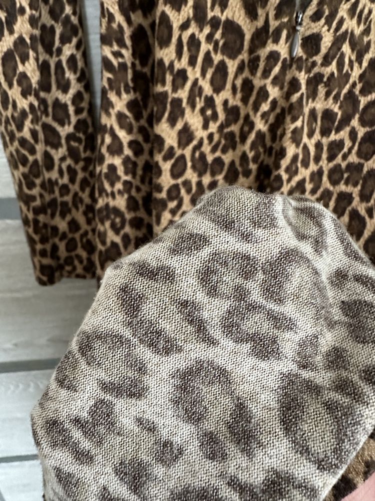 Леопардова сукня міді ,розмір М,підійде на М/Л,з поясом