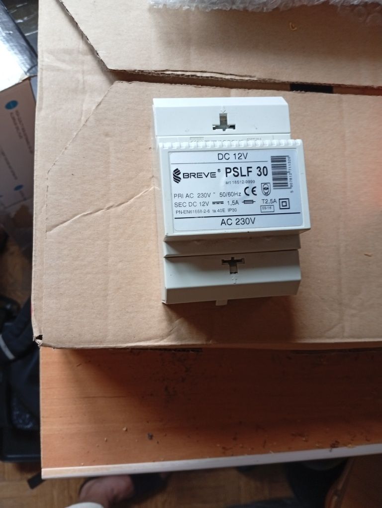 Breve zasilacz transformatorowy 12v230v18w