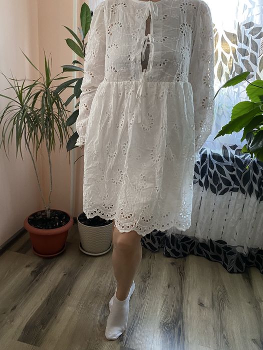 Сукня жіноча біла