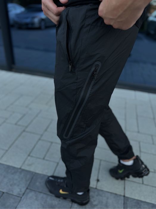 Нейлонові штани Nike Nocta 2025 року