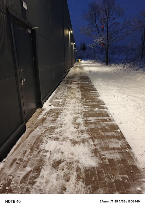 Odśnieżanie  dachów, parkingów