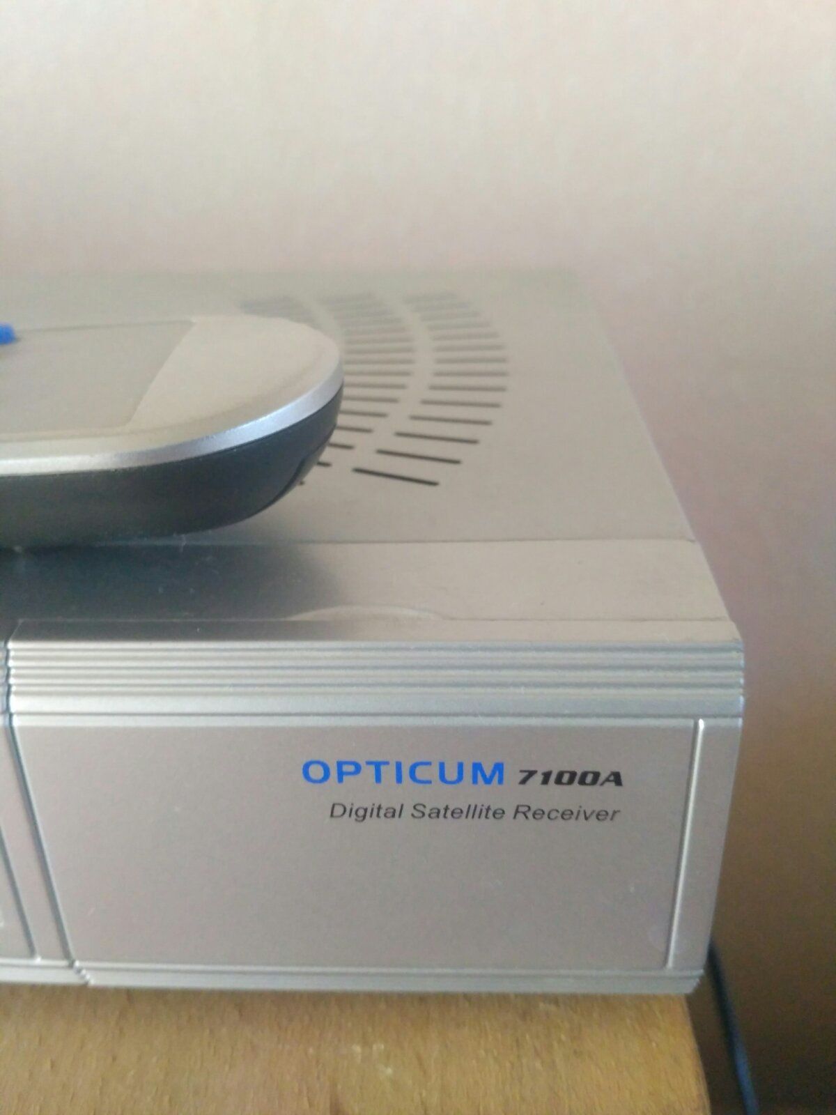 Спутниковый тюнер OPTICUM 7100A