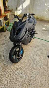 vendo moto 4 125cc\\\ Aerox