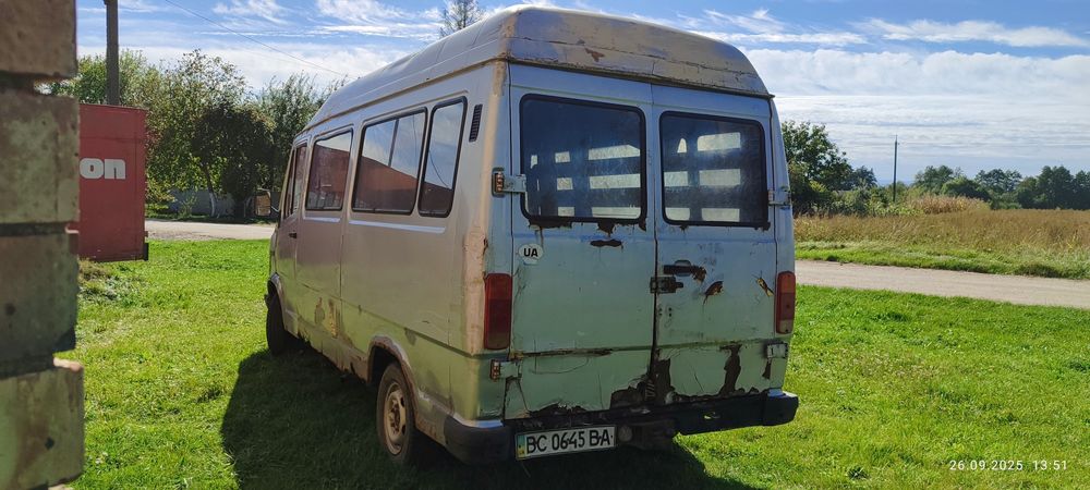 Mercedes -Benz 207 D вантажопасажир