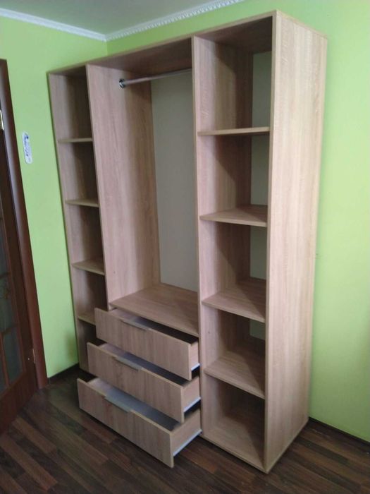 Шафи для одягу в наявності на складі