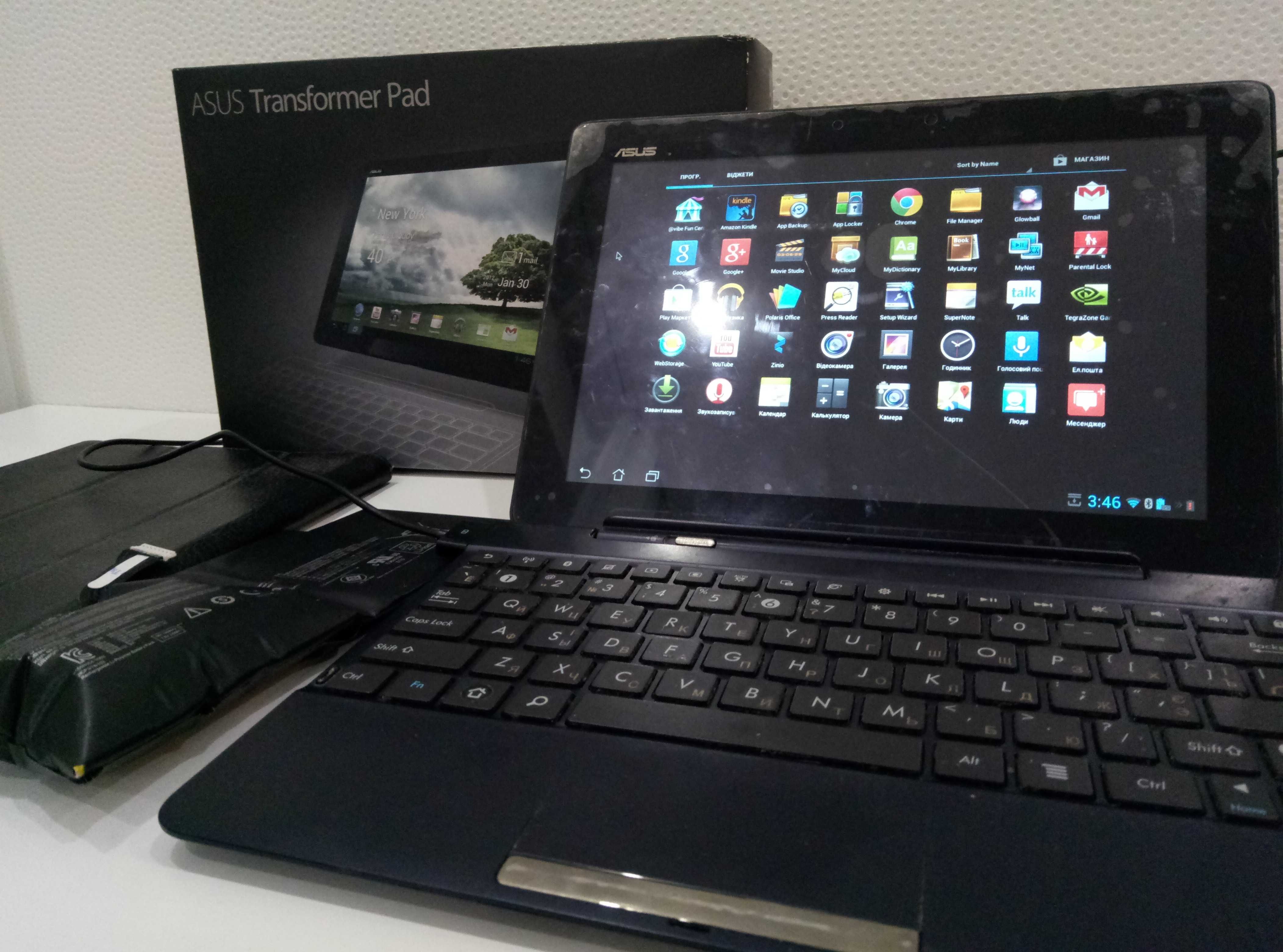 Планшет ASUS TF300T 16Gb + докстанція + зарядка + чохол