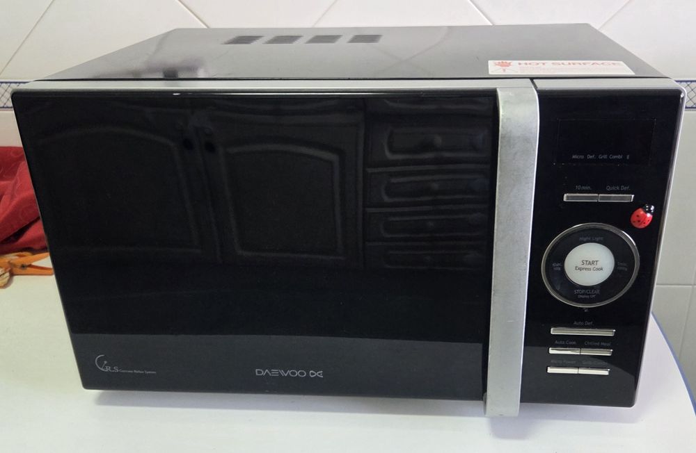 Microondas Daewoo 23 Litros preto + GRILL