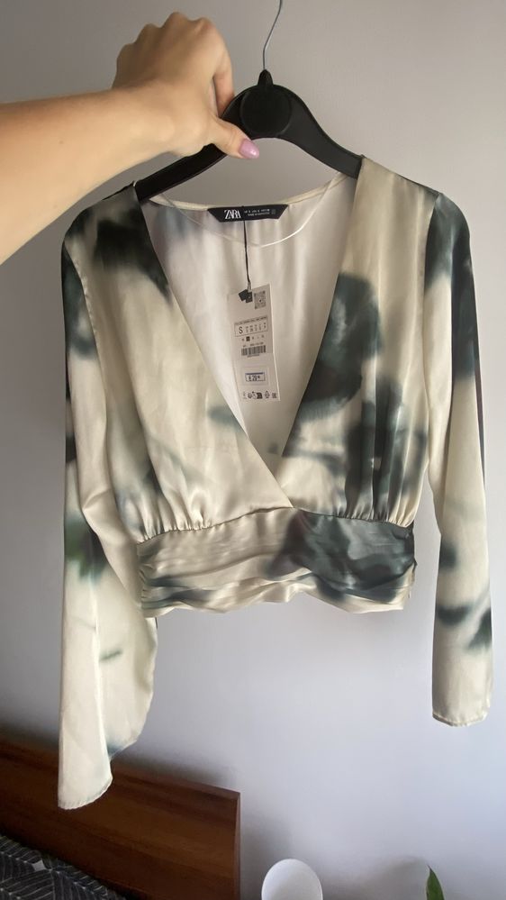 Camisa da zara nova com etiqueta. Tecido leve