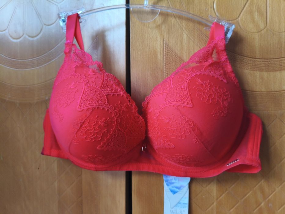 Бюстгальтер на чашку Д,об'єм 100