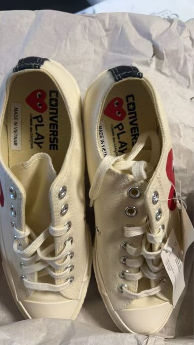 Ténis Converse x Comme des Garçons PLAY Chuck 70 - Branco