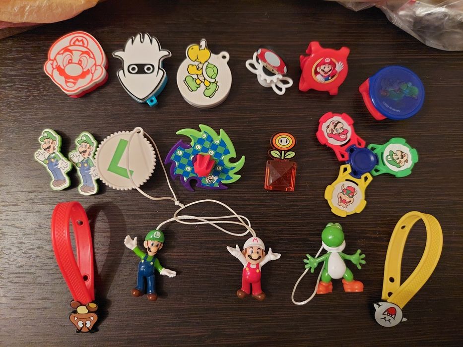 Продам фигурки супер Марио,смурфов и гномов