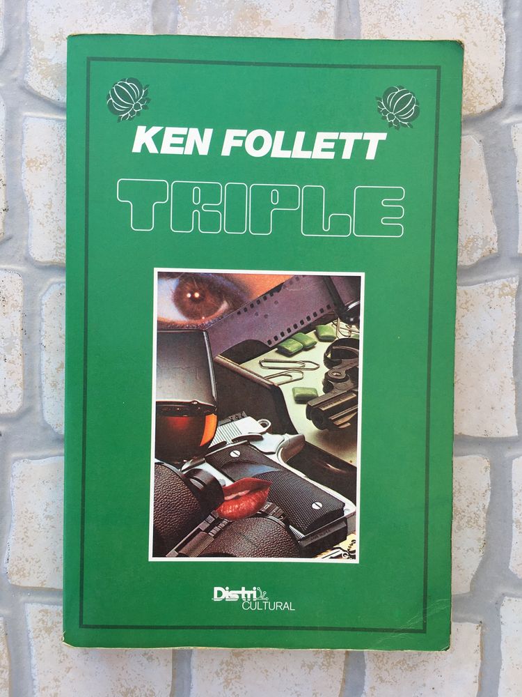 Livro “ Triple” de Ken Follett