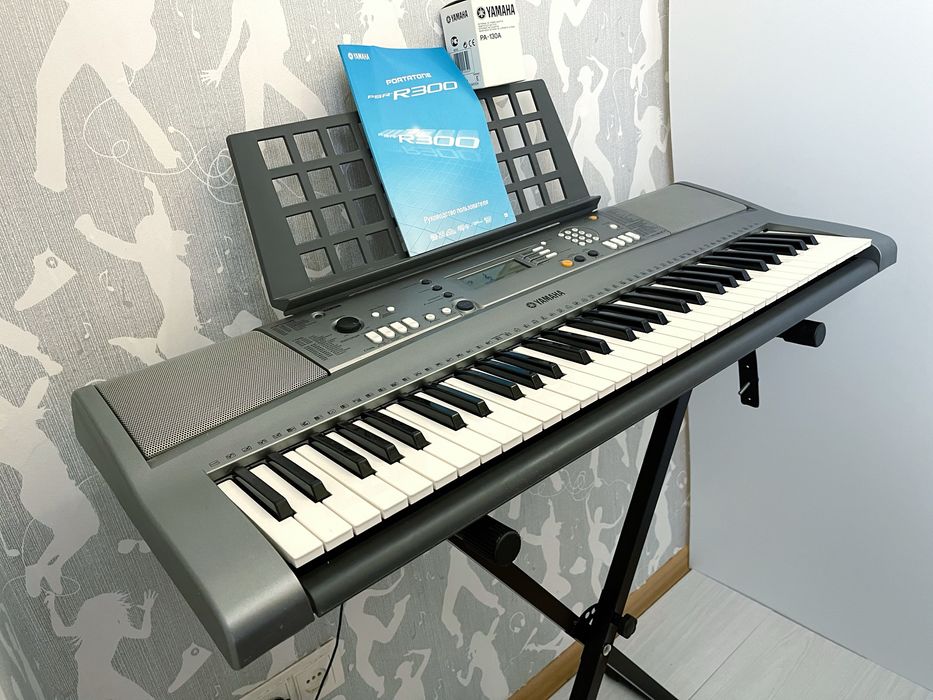 Синтезатор Yamaha R-300!!! Динамічна модель! Піаніно.
