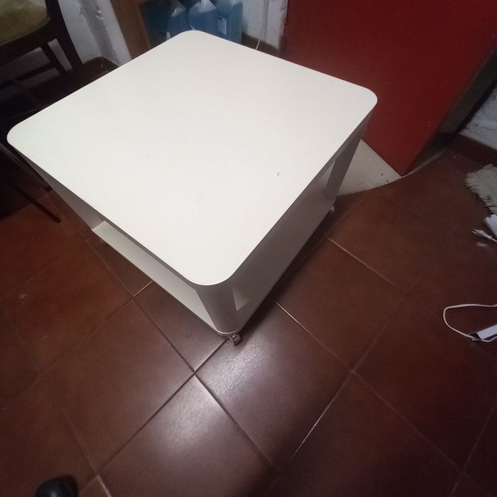 Mesa de salaem bom estado