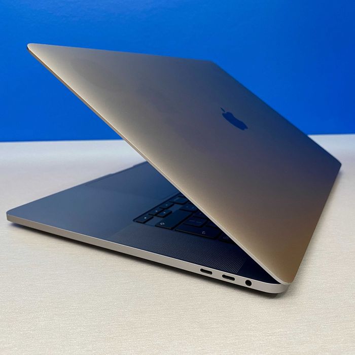 Apple MacBook Pro 16" - A2141 (i7/16GB/512GB SSD/Radeon Pro 5300M 4GB)