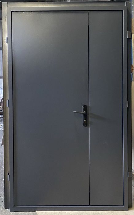 Вхідні металеві двері в гараж, підвал, СТО