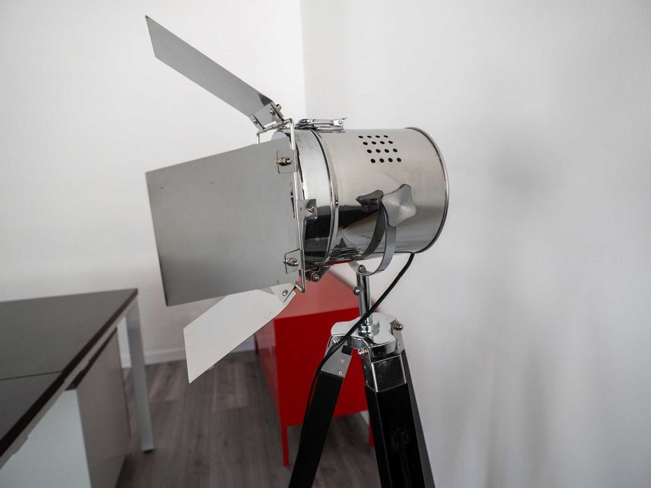 Candeeiro formato luz cinema - decoração em perfeito funcionamento