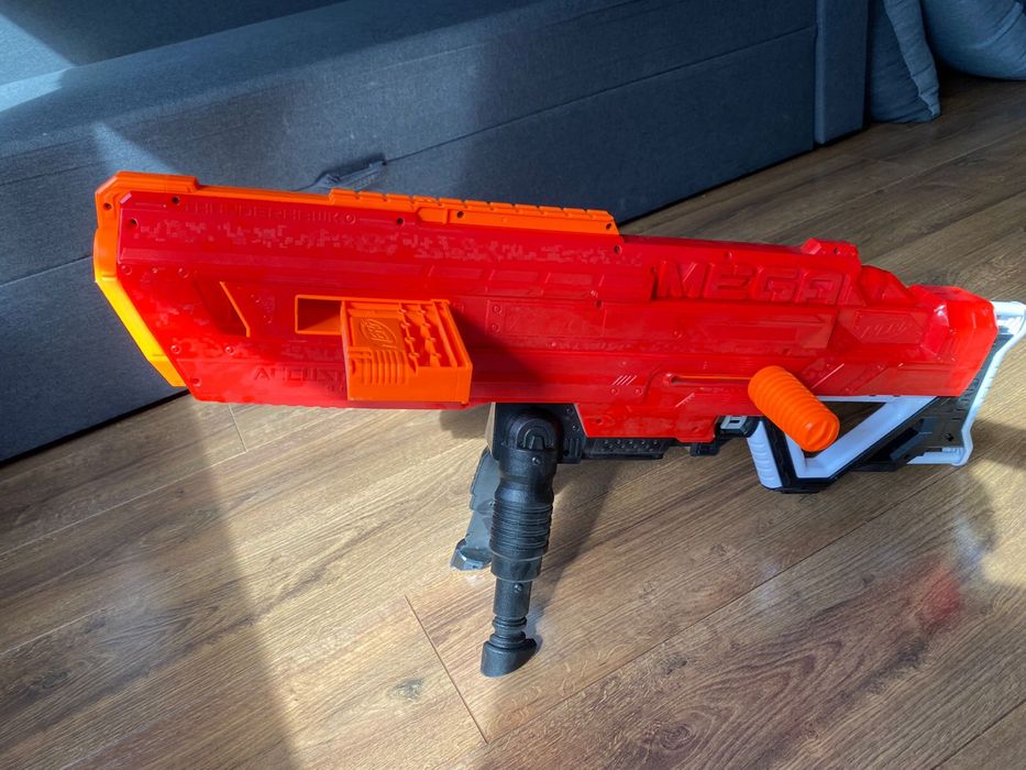 Дуже велий Nerf бластер