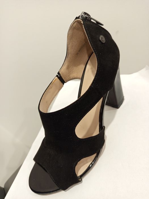 Czarne buty na obcasie