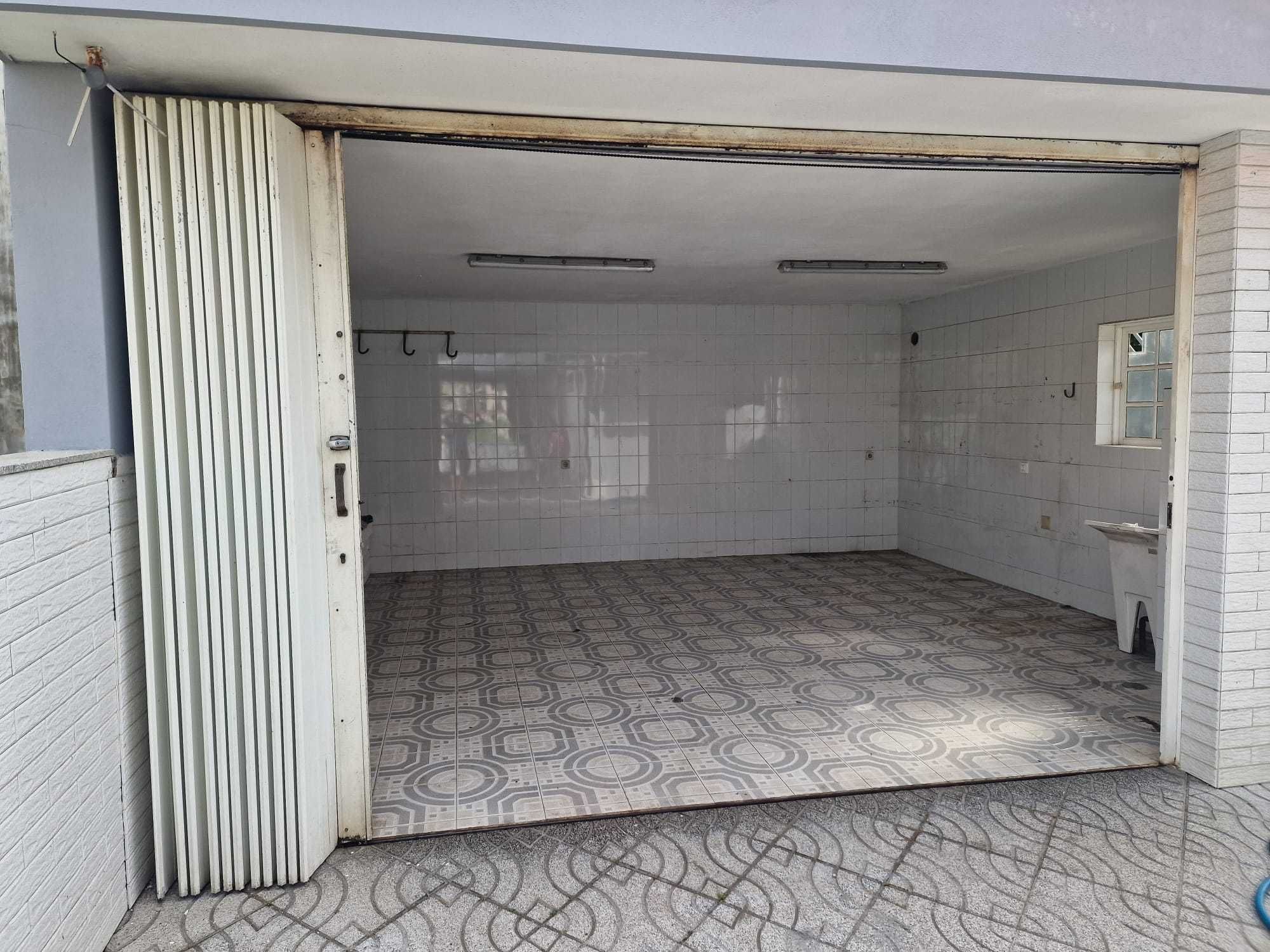 aceita-se permuta
Vivenda T3+1 de 4 frentes
remodelada