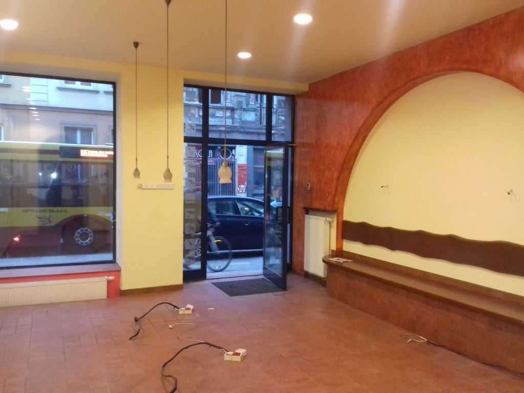 Lokal Usługowy z Witryną przy samej Piotrkowskiej, 41 m² - Rewolucji 8