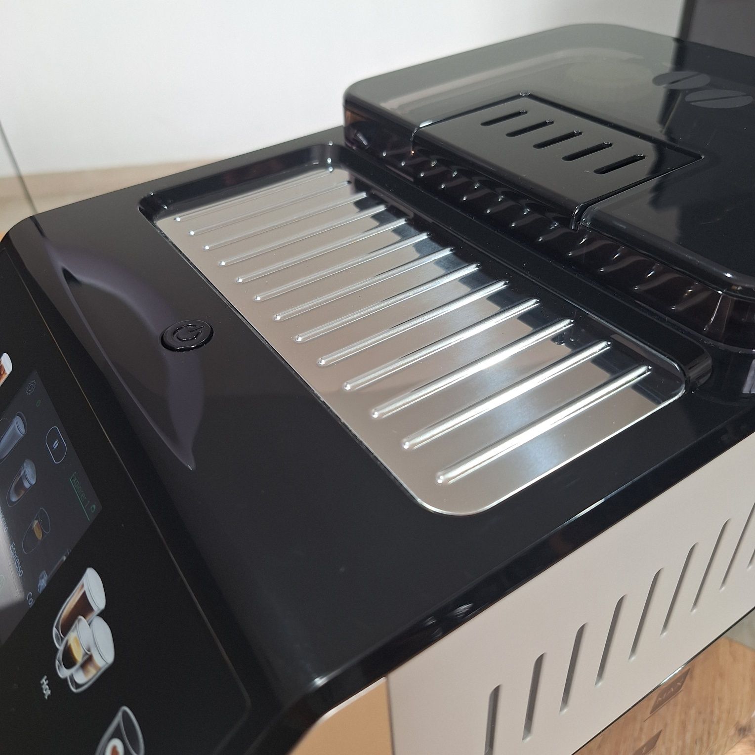 Кавомашина Delonghi Eletta explore