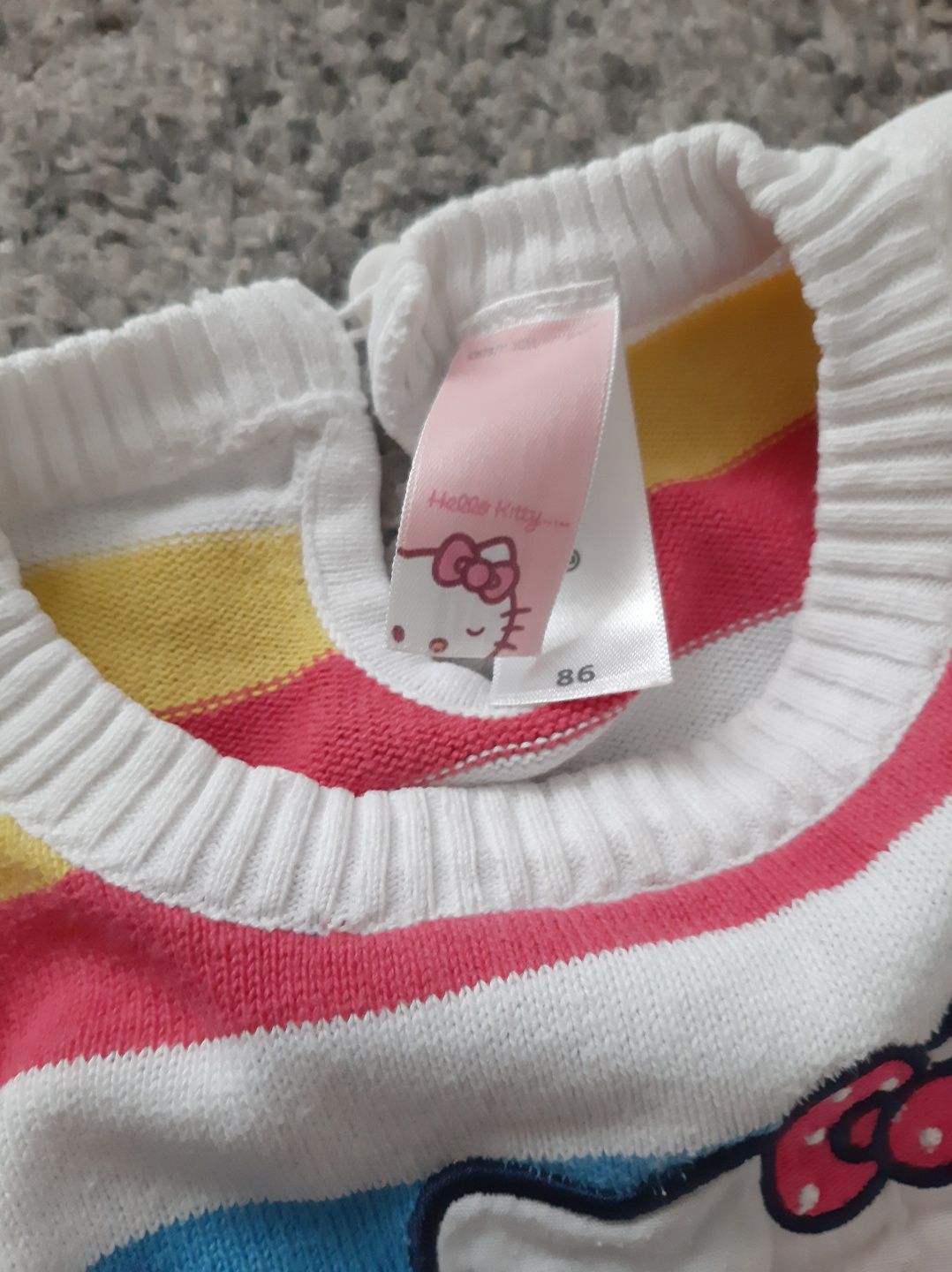 C&A Hello Kitty sweter dziecięcy rozmiar 86 w paski biały różowy żółty