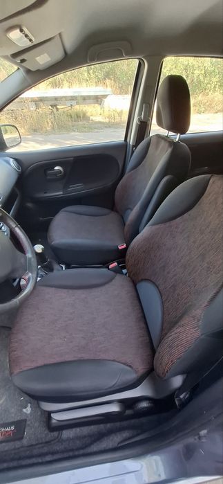 Нісан ноте 2009 .