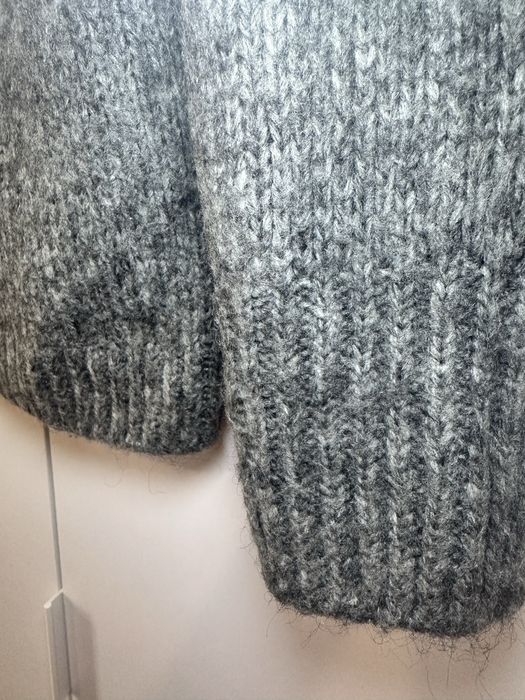 Стильний святковий светр f&f