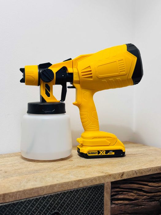 Pistolet akumulatorowy do zwilżania betonu i ścian pod aku dewalt