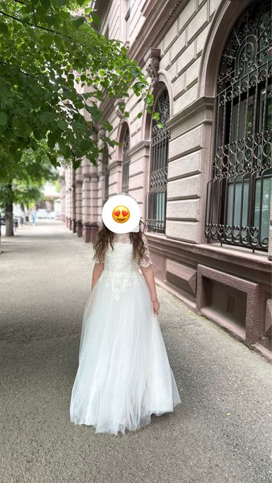 Сукня для дівчинки на перше причастя.