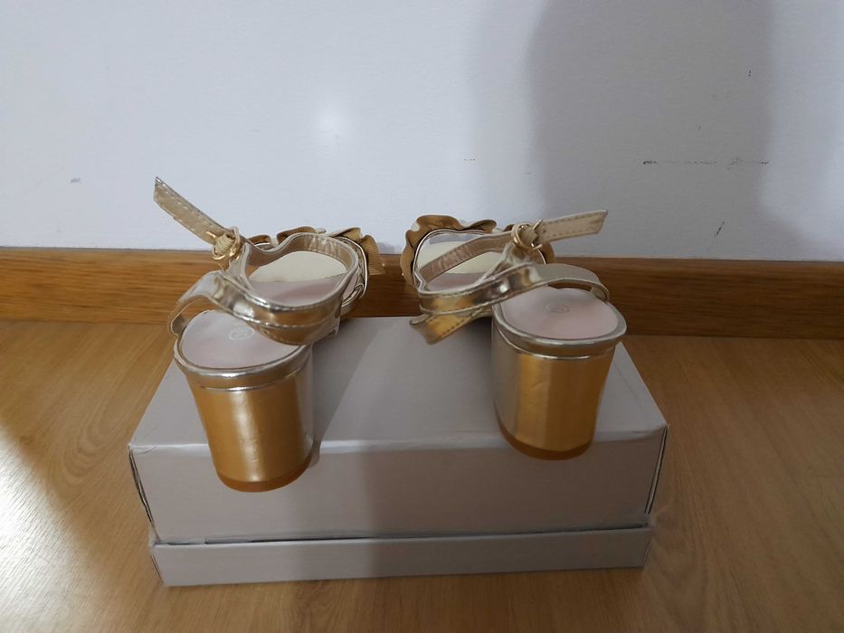 Sandalias Douradas