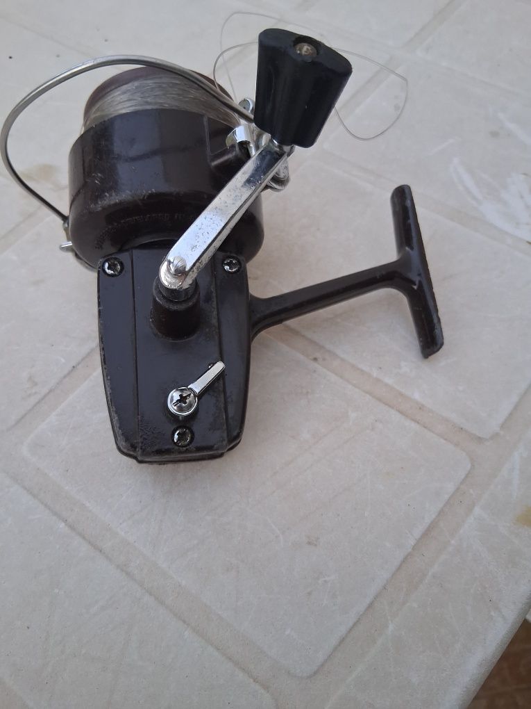 Carreto para pesca marca Daiwa No.7300