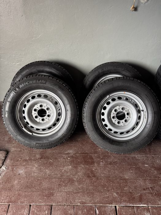 Michelin Agilis 235 65 R16