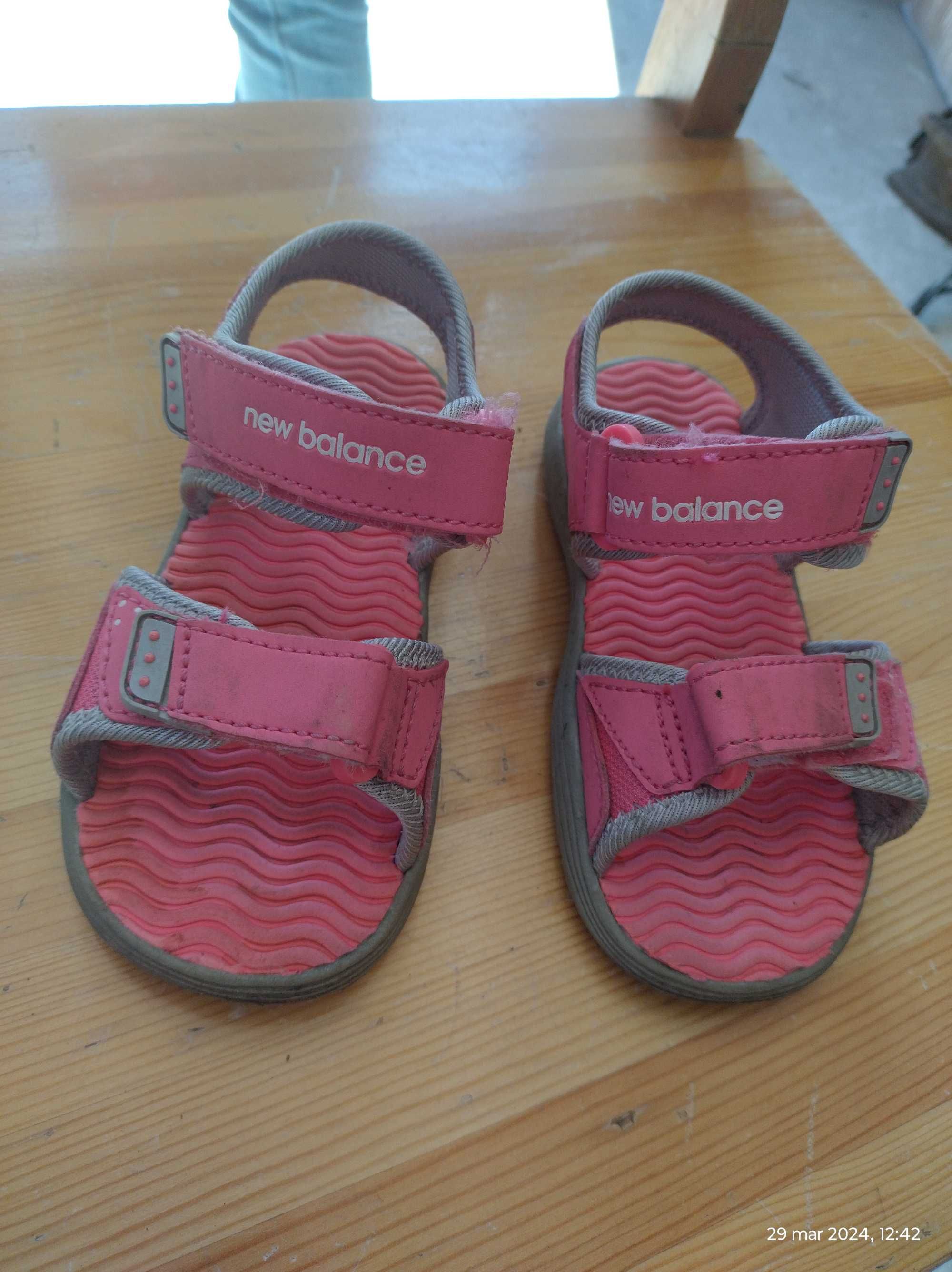 Sandałki dla dziewczynki new balance 28,5