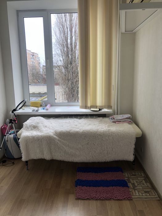 Здам в оренду робоче місце з кушеткою( лише МІСЦЕ не весь кабінет)