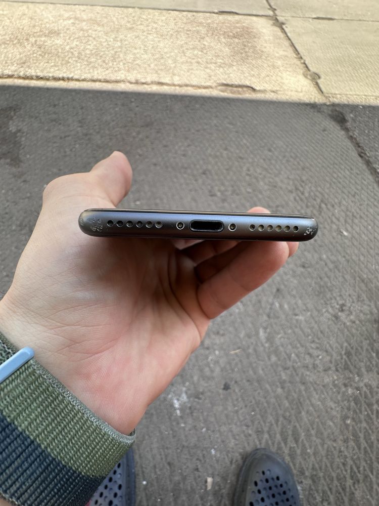 Продам iPhone 8 64gb