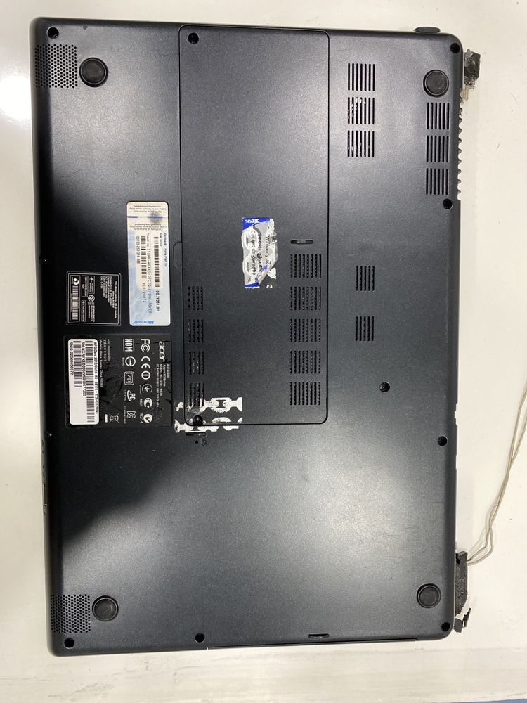 Acer aspire M3 Series modelo MA50 i3 parte inferior