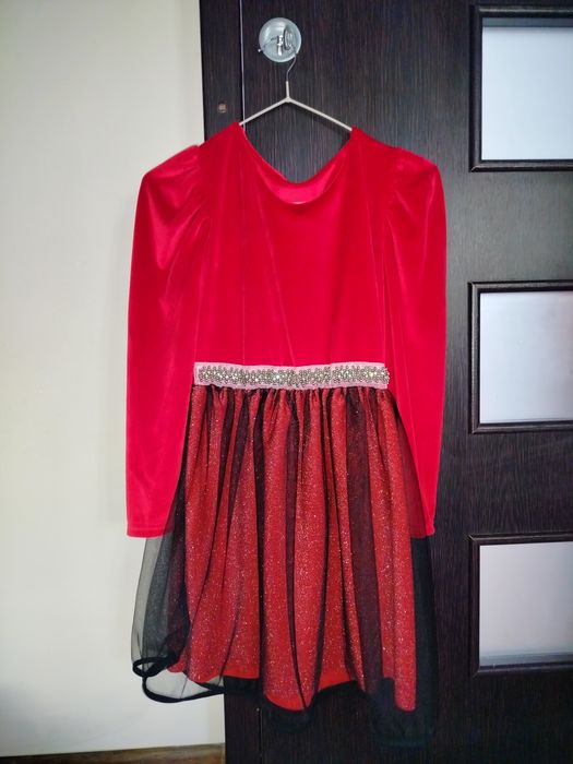 Sukienka welurowa z tiulem i brokatem