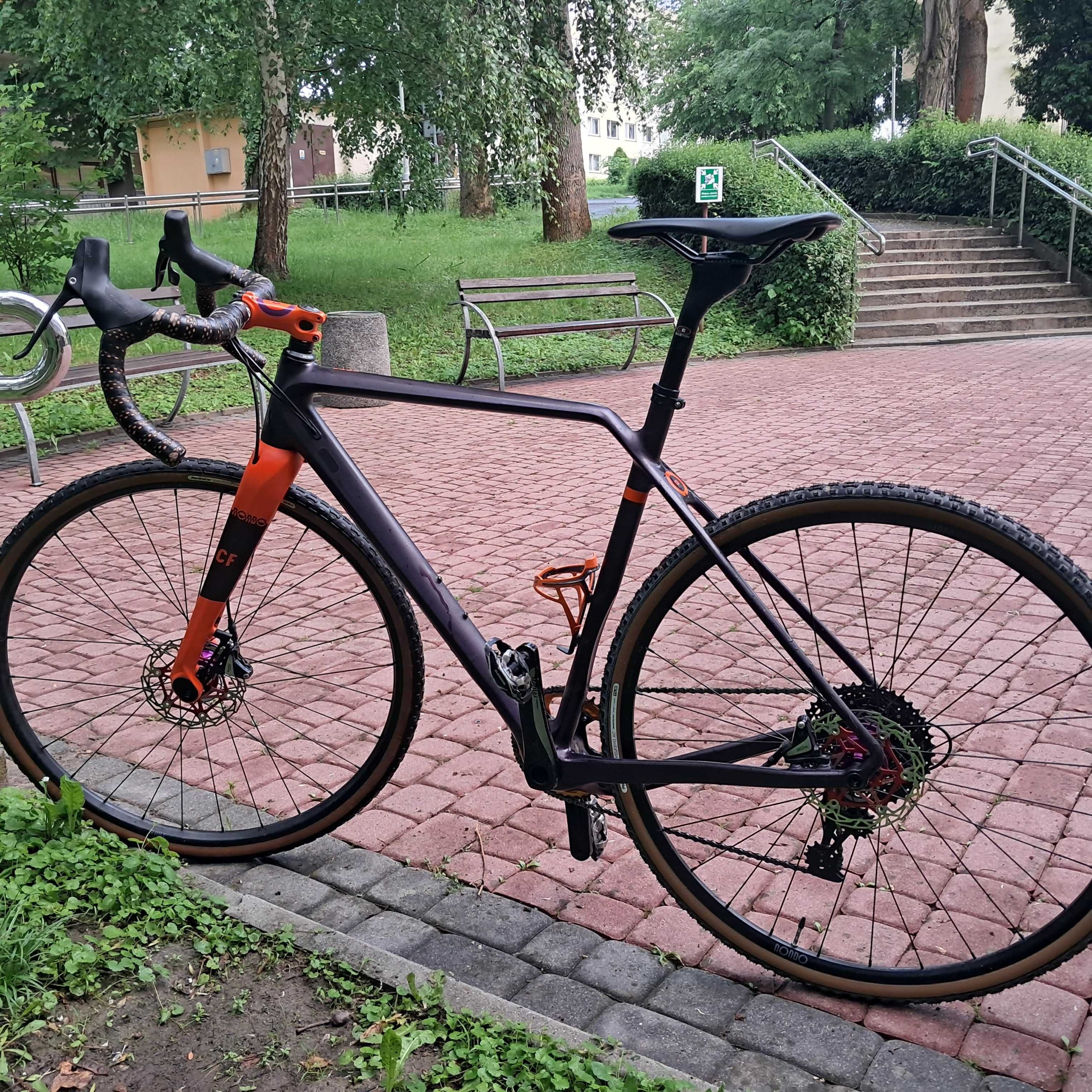 Rondo Ruut CF, Sram Rival, rama M.