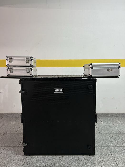 Mesa de DJ UDG Fold Out DJ Table MK2 em perfeito estado