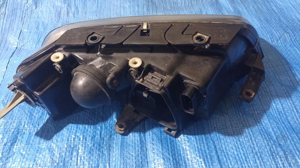 Фара передня ліва VW Passat B5