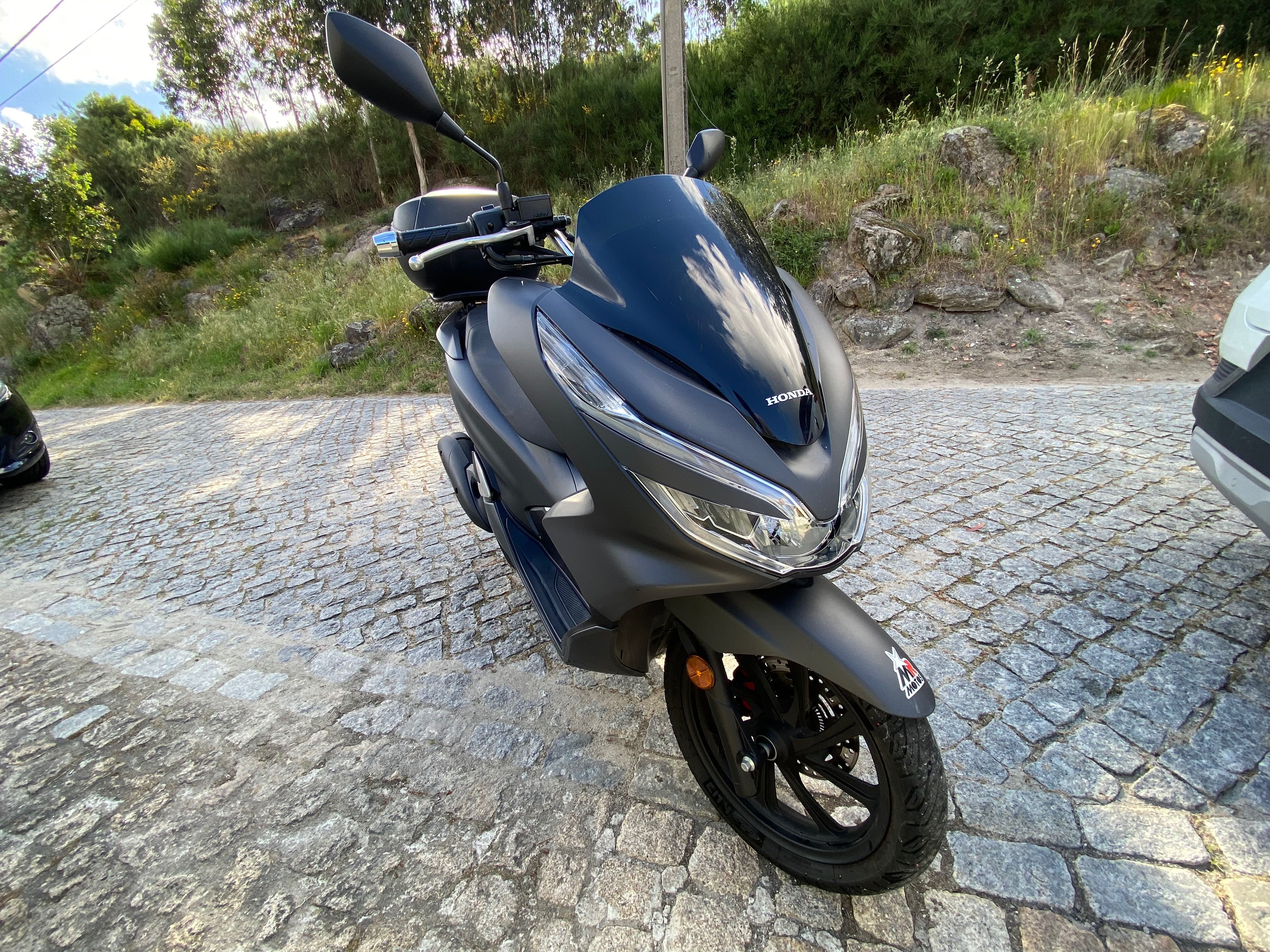 Honda PCX125  + Mala + Capacete