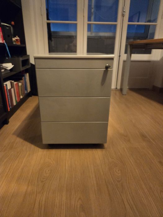 Porta gavetas cinzento