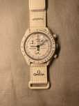 Zegarek Omega x Swatch SO33W700 Snoopy – Kolekcjonerski Hit